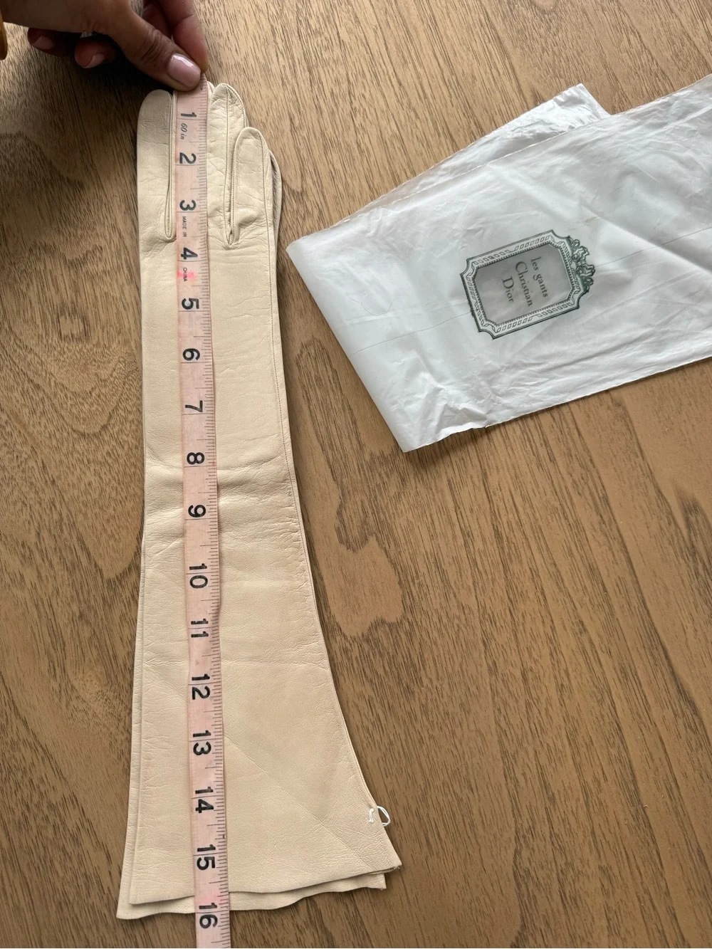 Christian Dior Boutique Vintage Beige Gloves